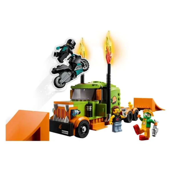 LEGO City 60294 – kaskaderski motor vo skok od kamionot