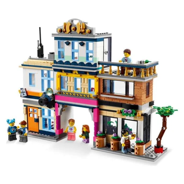 LEGO Creator 31141 – prednata strana na ulicata so prodavnici i figurki