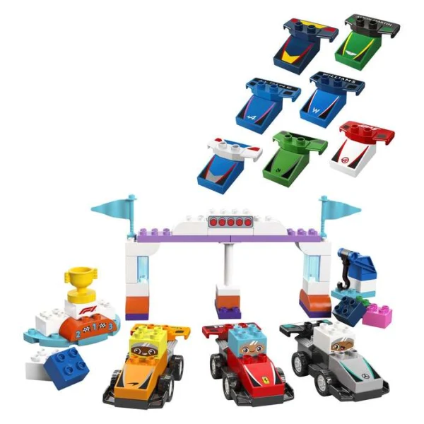 LEGO DUPLO 10445 – avtomobili i vozachi pokraj podiumot