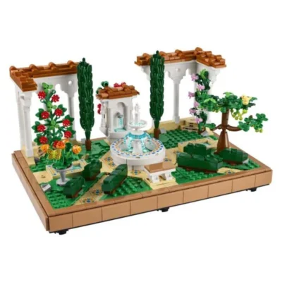 LEGO Icons 10359 – sostavena gradina so fontana, pergoli i drvja
