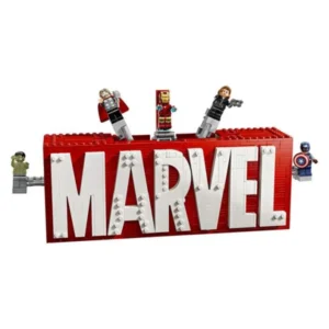LEGO Marvel 76313 – sostaveno logo so minifigurite odozgora