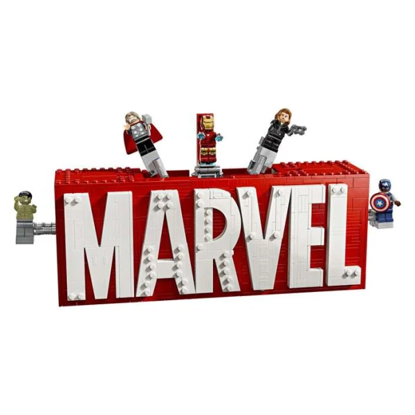 LEGO Marvel 76313 – sostaveno logo so minifigurite odozgora