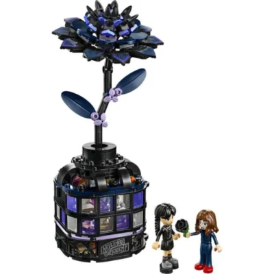 LEGO Wednesday 76784 – vaza so crna dalija i dve figuri